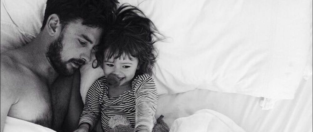 dad-and-daugher-reading