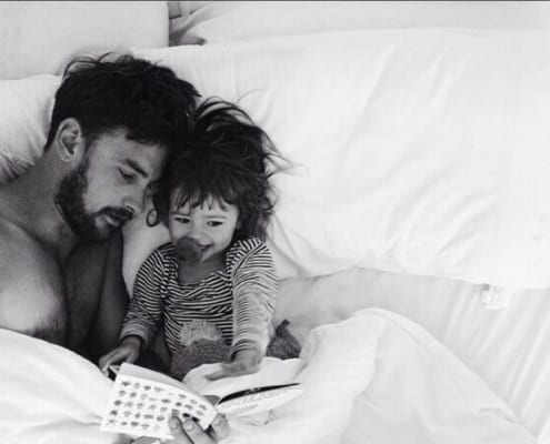 dad-and-daugher-reading