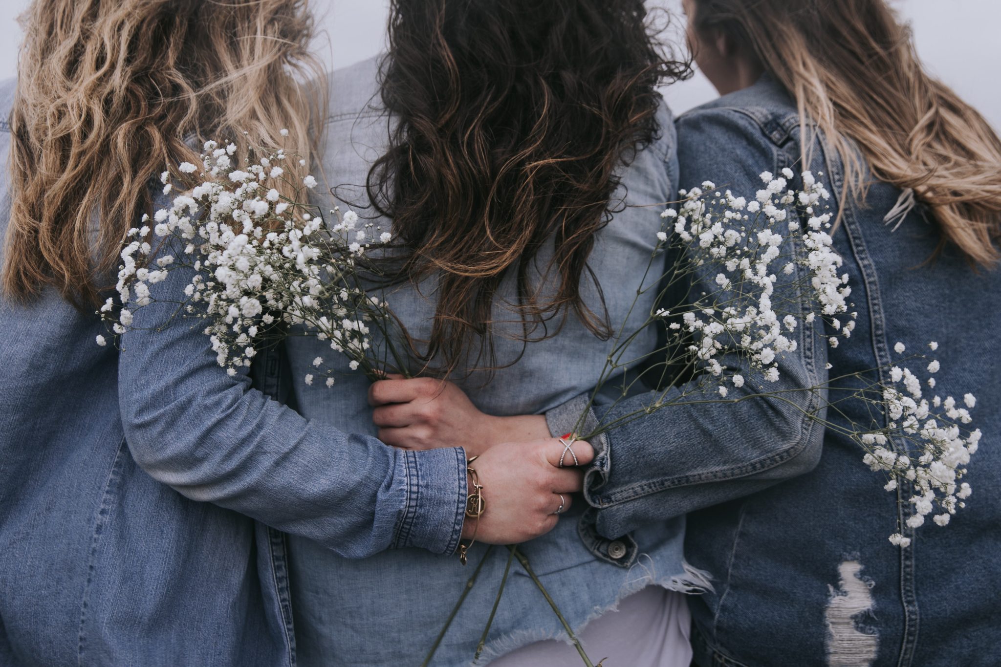 siblings-hugging