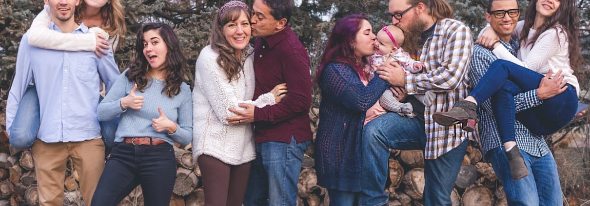 big-family-posing-for-picture