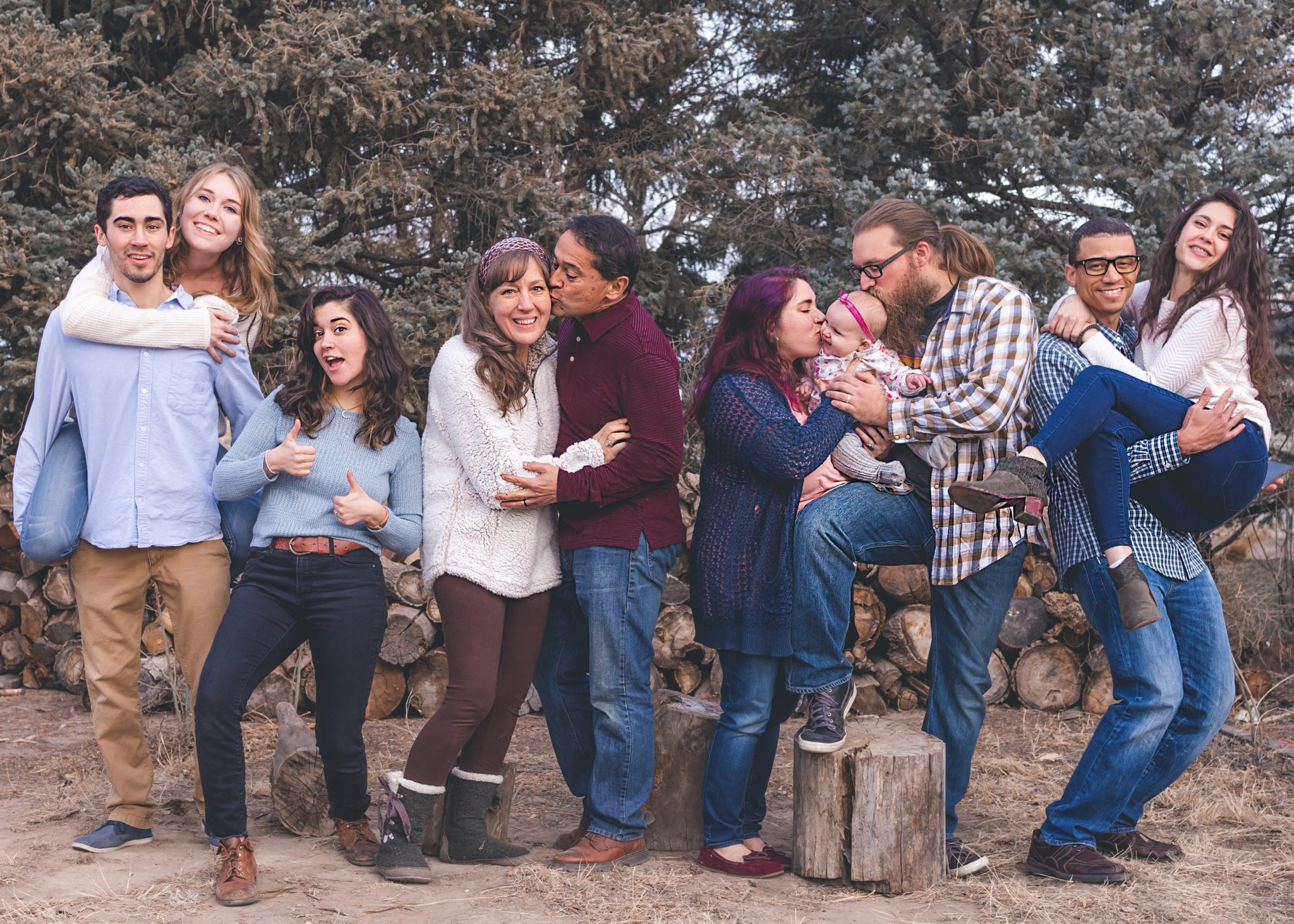 big-family-posing-for-picture