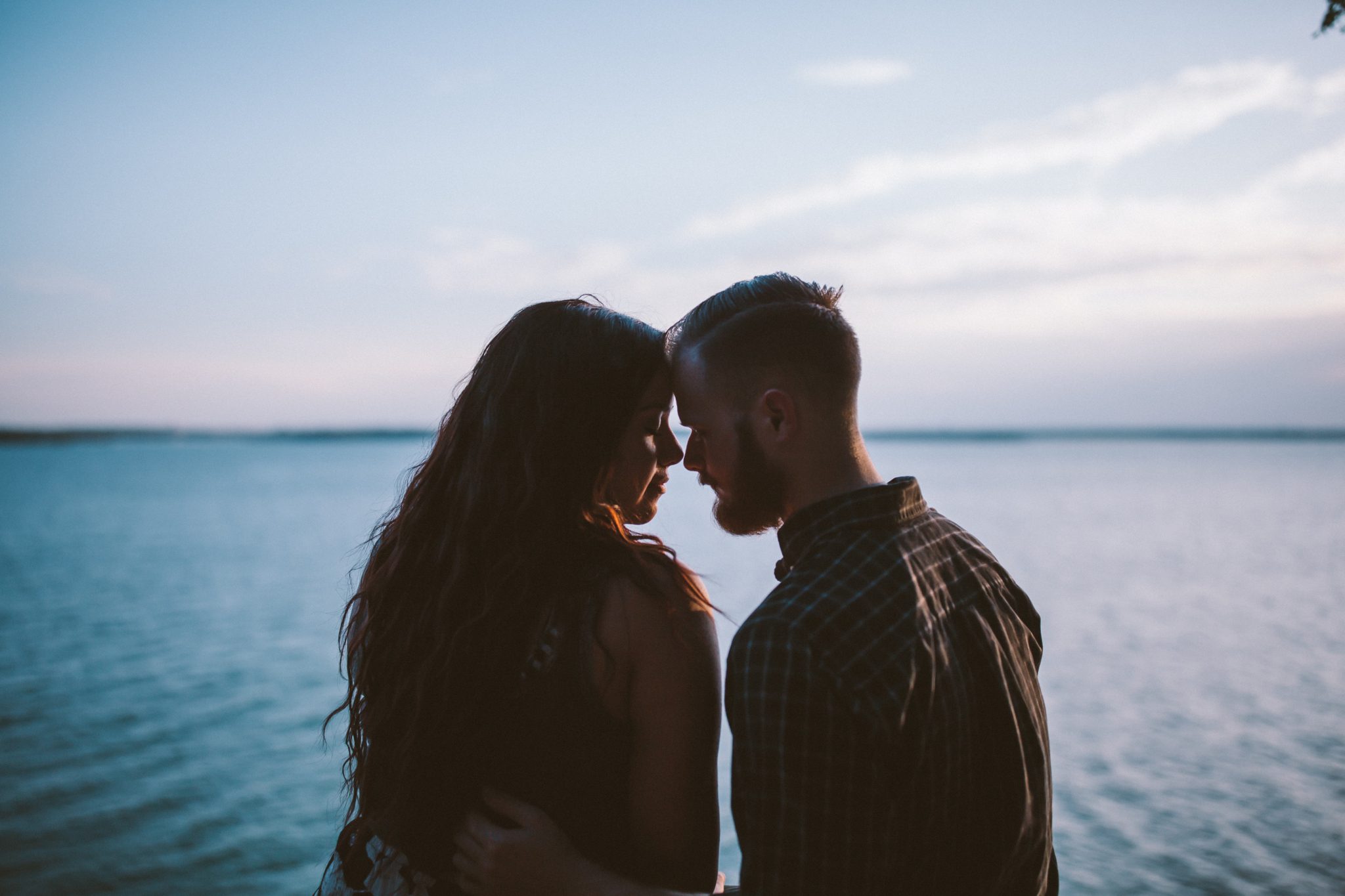 couple-at-lake