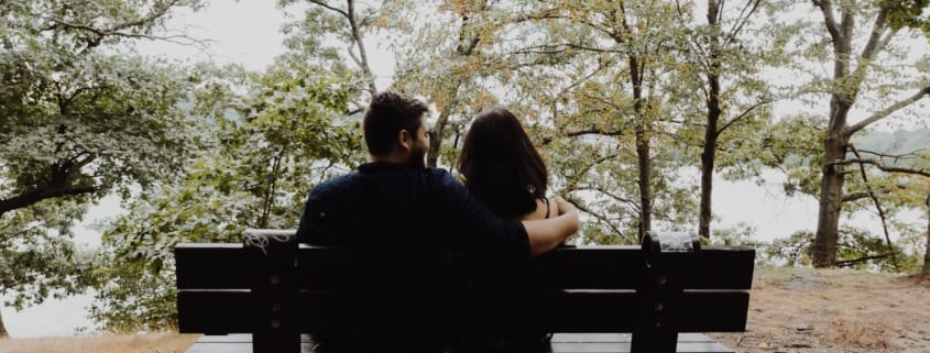 couple-on-park-bench