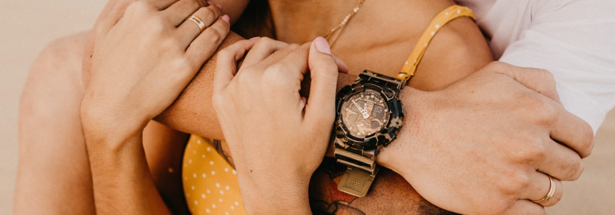 couple-embracing